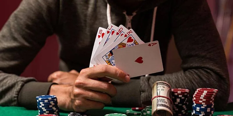 Poker Là Gì Mà Khiến Triệu Người Phát Cuồng? Jun88 Hé Lộ Mẹo chơi quản lý bankroll nghiêm ngặt