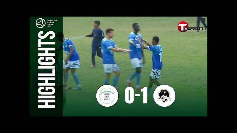 Cầu thủ của Arambagh chiến đấu quyết liệt với cầu thủ của đội Bangladesh Police Cầu thủ của Arambagh chiến đấu quyết liệt với cầu thủ của đội Bangladesh Police