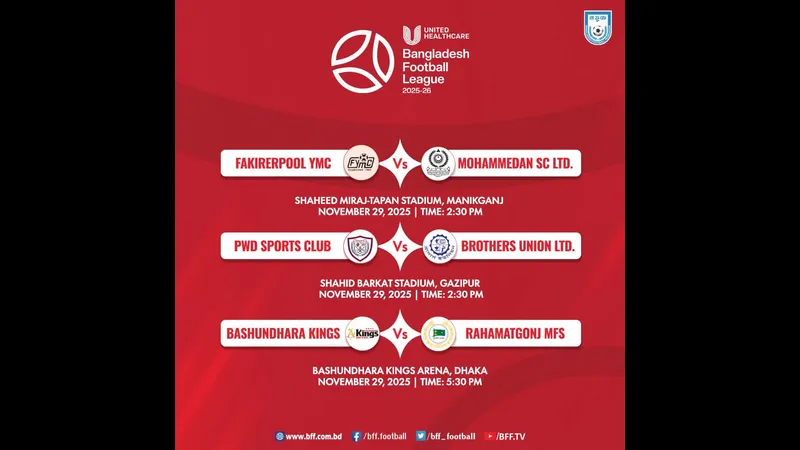 Cầu thủ từ đội Fakierpool YMC giữ bóng trước sự áp đảo của cầu thủ từ đội PWD Sports Club Cầu thủ từ đội Fakierpool YMC giữ bóng trước sự áp đảo của cầu thủ từ đội PWD Sports Club