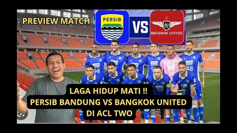 Cầu thủ Persib Bandung đi bóng qua hậu vệ của Bangkok Utd trong trận đấu quyết liệt Cầu thủ Persib Bandung đi bóng qua hậu vệ của Bangkok Utd trong trận đấu quyết liệt