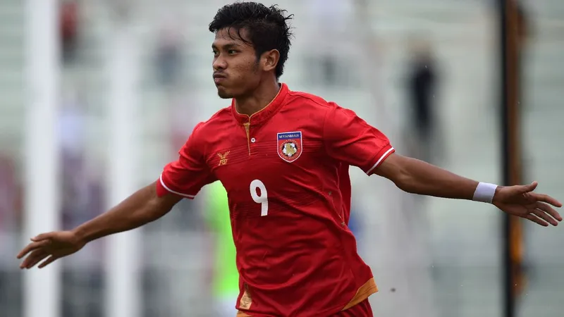 Cầu thủ Afghanistan và Myanmar đại diện cho đội bóng trong trận đấu quyết liệt. Cầu thủ Afghanistan và Myanmar đại diện cho đội bóng trong trận đấu quyết liệt.